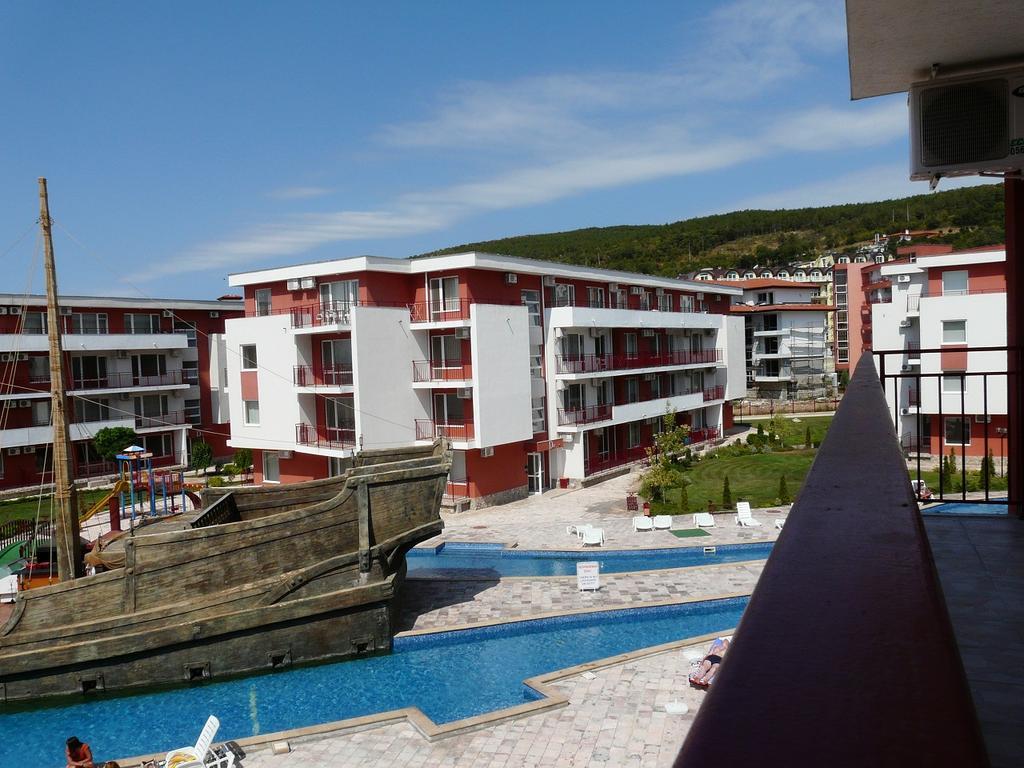 Private Apartments In Privilige Fort Beach Elenite Exterior foto